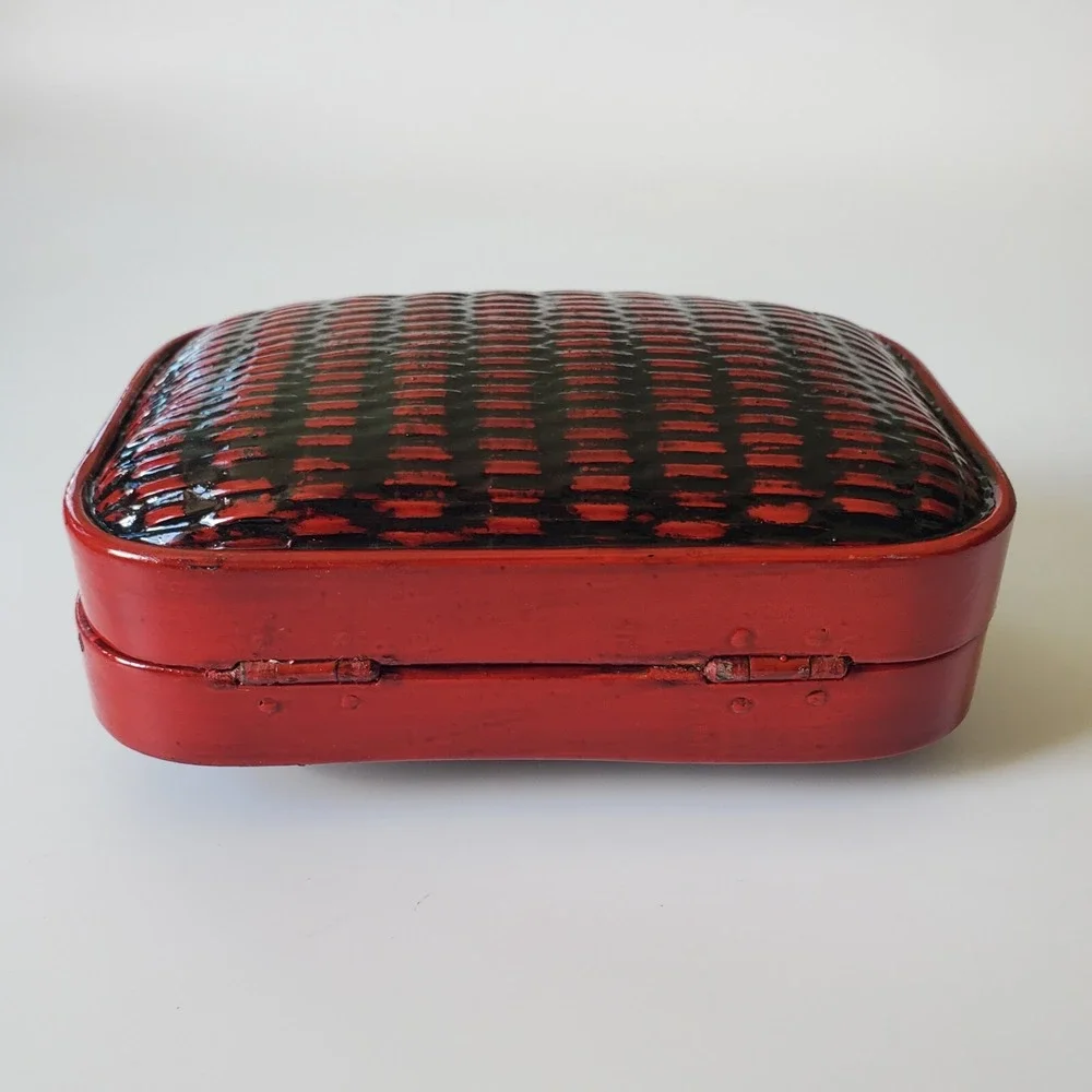 Vintage Woven Lacquered Storage Box‎ Puffy Hard Shell Clutch Purse Asian Art